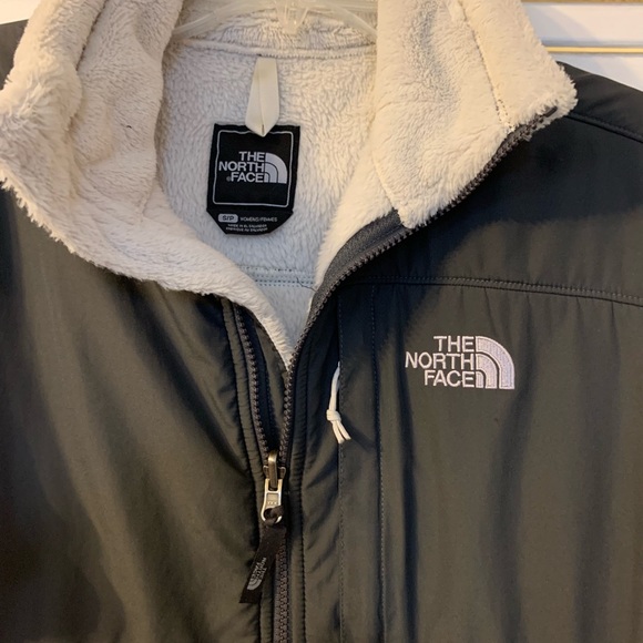 Women’s north face Denali luxe jacket  - small - Picture 2 of 4